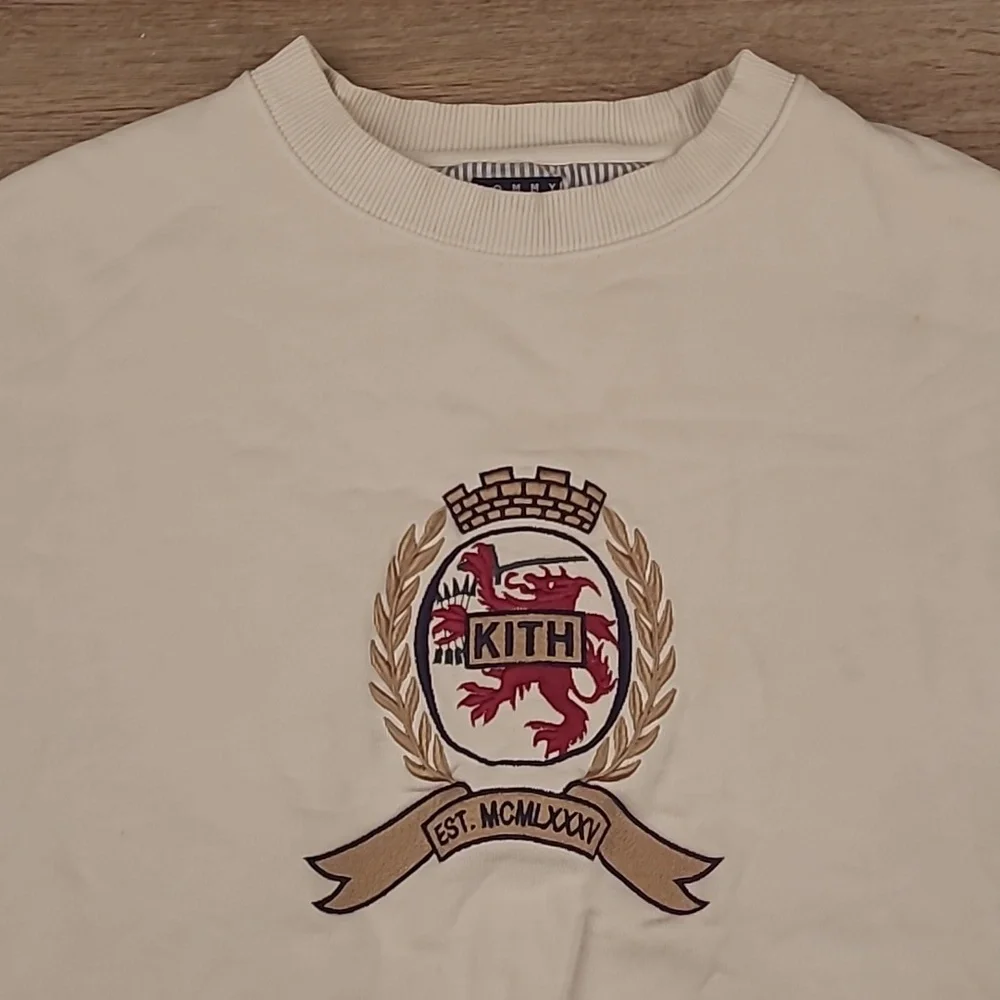 KITH x Tommy Hilfiger Crest Medium Mens‎ Crewneck Pullover Sweater Sweatshirt